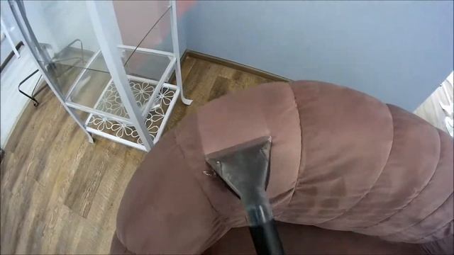 Чистка дивана за одну минуту.