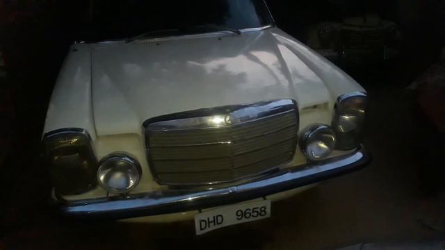 1973 Mercedes Benz W115  ( Petrol ) Engine Sound & Short Walk Around (@ Naagr's-garage)