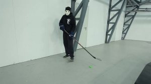 ОБУЧЕНИЕ ДРИБЛИНГУ. УБРАТЬ ШАЙБУ ПОД СЕБЯ. Тренировка вне льда.
