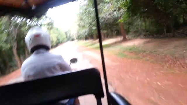 2015 г.Камбоджа. г. Сиемреап. Храмовый комплекс. Тук тук.