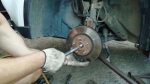 Как выбить  привод ШРУС. не повредив резьбу.  рабочий вариант 100%