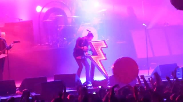 The Killers - Smile Like You Mean It - Live - NSSN - Oracle Arena - Oakland, CA - 12/8/2012 смотреть онлайн