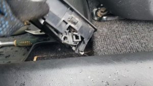 Тойота Corolla. Не открывается багажник. Временный ремонт тросика открывания багажника. Заметки.