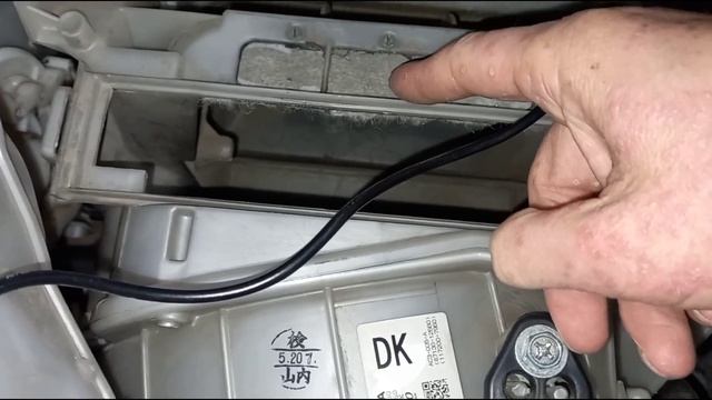 ДУЕТ ХОЛОД С ПАССАЖИРСКОЙ СТОРОНЫ НА ТОЙОТЕ КОРОЛЛЕ Е 150,УСТРАНЕНИЕ ПРИЧИНЫ! смотреть онлайн