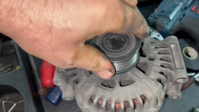 8 bin TL HARCANMIŞ, BAKIN O SES NEREDEN GELİYOR смотреть онлайн