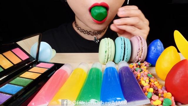 ASMR RAINBOW DESSERTS EDIBLE EYESHADOW, BEAUTY BLENDER, LIP GLOSS, BANANA JELLY, MACARON, NERDS ROP смотреть онлайн
