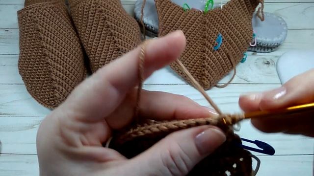 Тапочки Шлепанцы крючком на войлочной подошве Crochet slippers смотреть онлайн