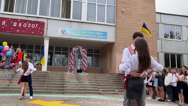 11 класс! Красивый ВАЛЬС от ВЫПУСКНИКОВ ! смотреть онлайн