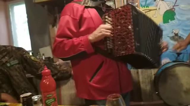 Ваня Кунев играет в Каменке смотреть онлайн