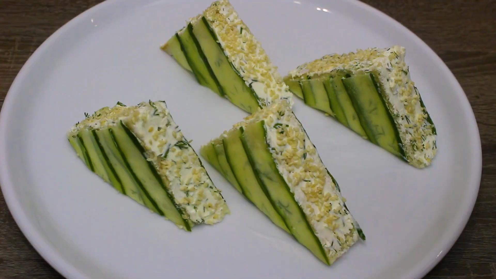 Закуска с лососем для праздничного стола! Бутерброды с огурцом и лососем!