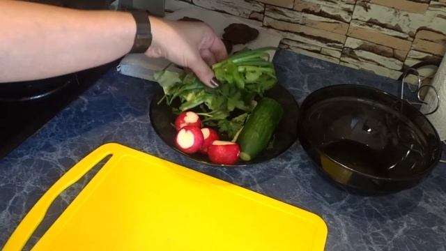 #еда #какприготовить #рецепты #говяжьяпечень Оладьи из говяжьей печени и витаминный салат!!! смотреть онлайн