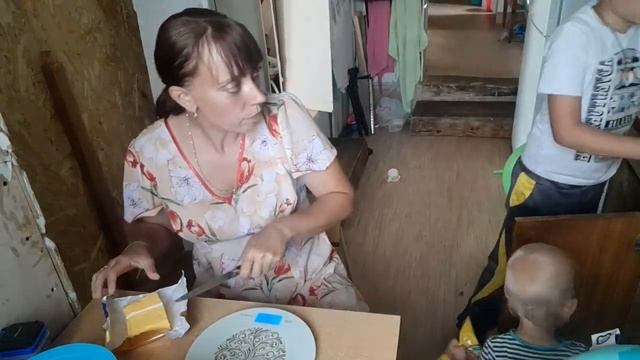 Попытка прибрать сено. Сын готовит яблочный пирог. смотреть онлайн