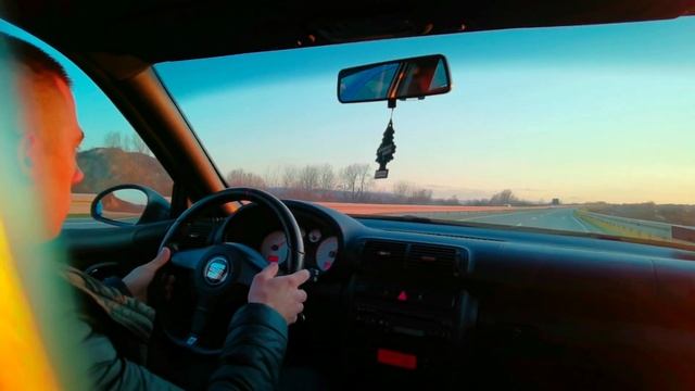 Seat Leon Cupra R vs Astra H Opc смотреть онлайн