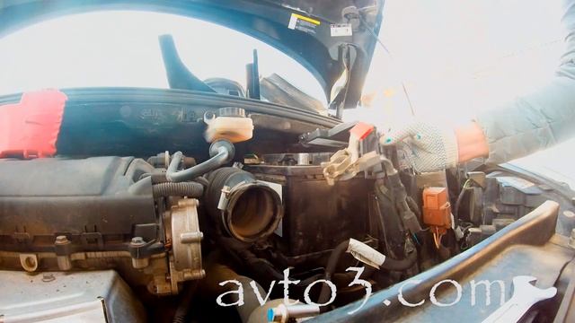 Снимаем аккумулятор Пежо-308/408 смотреть онлайн