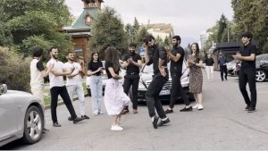 Девушки Танцуют Красиво Зажигательная Лезгинка 2023 Bomba Lezginka Dance ALISHKA Алма-Ата Казахстан