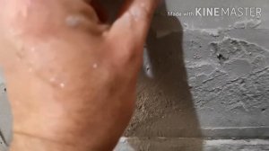 Кирпичики на стене из гипсовой шпаклёвки, просто, дёшево, богато.