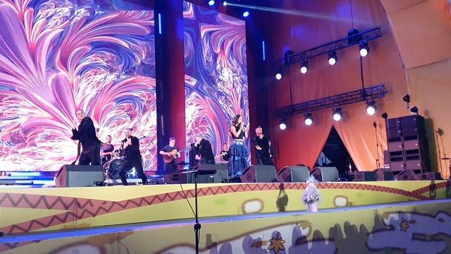 Зара - "Только ты" 27 августа 2022 г. на фестивале "Русское поле" в Коломенском смотреть онлайн