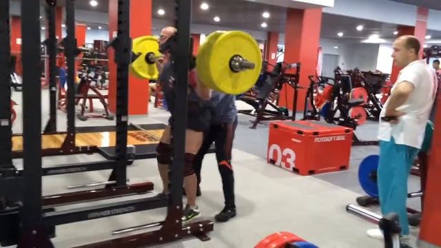 Алексей Чебан приседание со штангой 205 кг