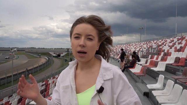 Барбершоп LEGORAGE бесплатно стрижет на гонках. Автодром Moscow Raceway.