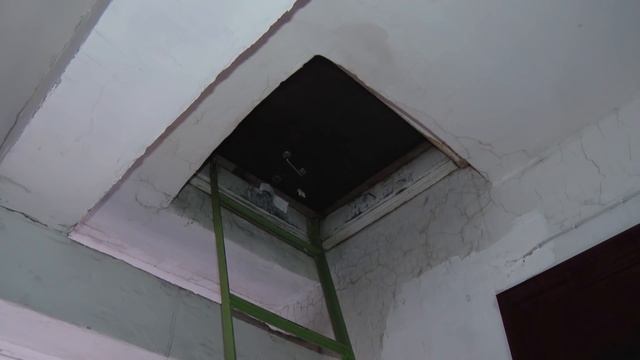 Чиновники и УК Гарант+ убежали от кемеровчан из за протёкшей крыши смотреть онлайн