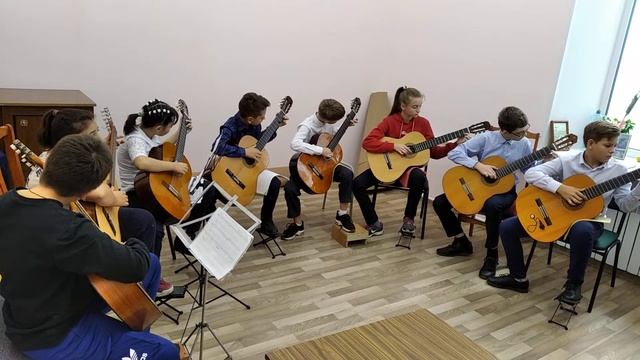 Исполняет ансамбль "Юный гитарист" руководитель Выскворкина Л.В. смотреть онлайн