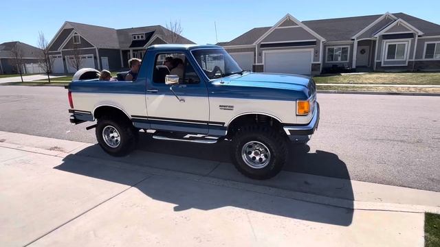Cruising in a mint 1989 ford bronco. смотреть онлайн