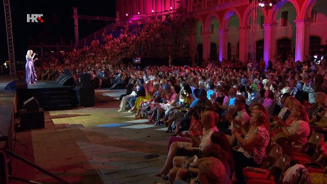 Martina Majerle - Poljubi me s obje bande - Split pjeva Terezu 2022 смотреть онлайн