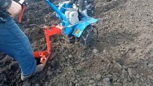 Сажаем картошку под мотоблок с грунтозацепами в день Космонавтики...