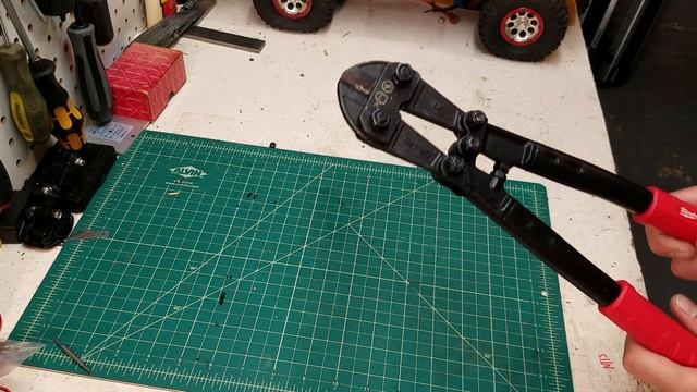 Milwaukee 14' Bolt Cutters смотреть онлайн