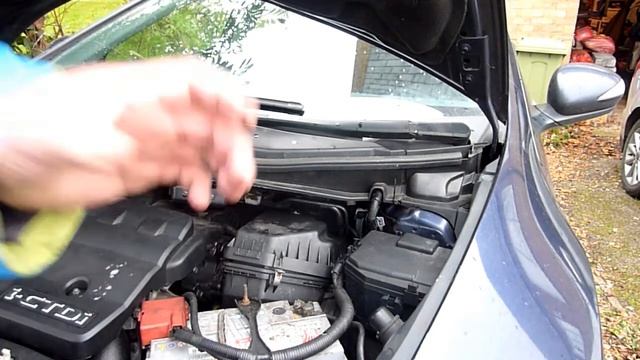 How to Change the Air Filter - Honda Civic 2.2 CDTI MK8 2006-2011 смотреть онлайн
