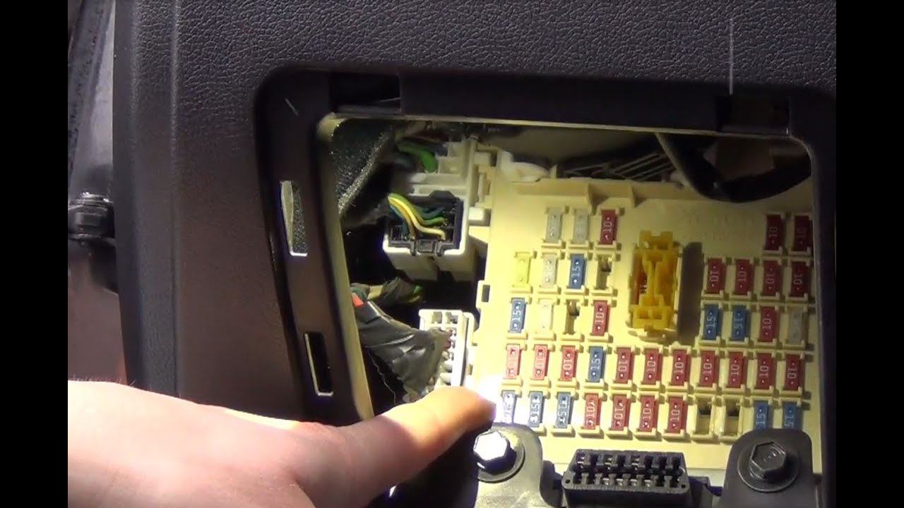 Замена предохранителя №1 обогрев ветрового стекла в hyndai solaris смотреть онлайн