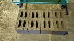 Вибропресс. Производство шлакоблоков. Вибростанок на 4 блока  Команч-Евро