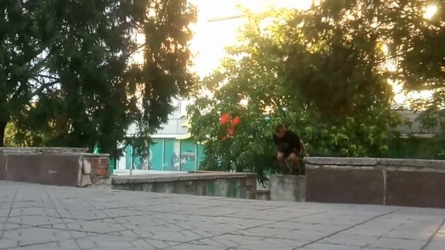 ПАРКУР ВЛОГ) ЭКСТРИМАЛЬНЫЕ САЛЬТО на НОВЫХ спотах) ТРЮКИ на САМОКАТЕ смотреть онлайн