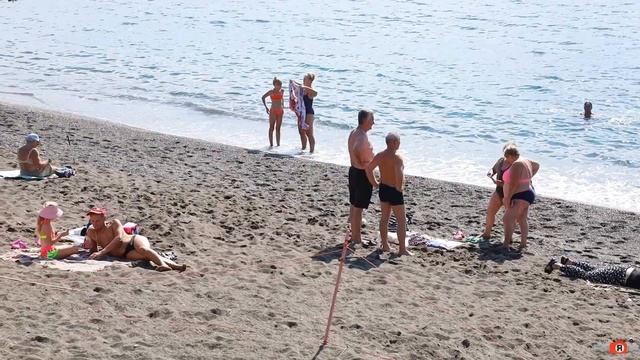 Пляж 1 октября. Бархатный сезон 2022 года на курорте Судак в Крыму смотреть онлайн