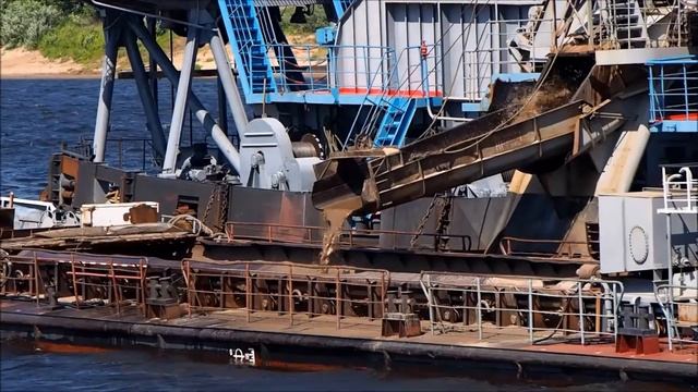Земснаряды на Волге смотреть онлайн