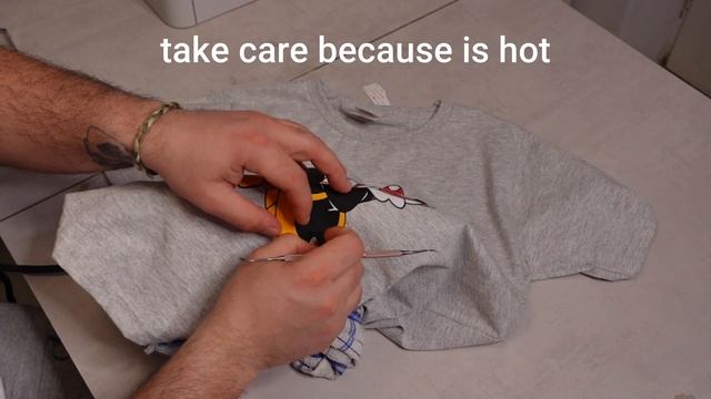 HOW TO REMOVE PRINTING FROM ANY PRINTED t shirt, hoodies, bags in just 1 minute with the iron смотреть онлайн