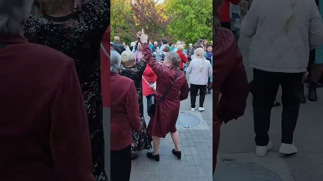 "ДАВАЙ в ДЕРЕВНЮ"... звучит на танцполе в Гомеле...9.05.2023года. смотреть онлайн