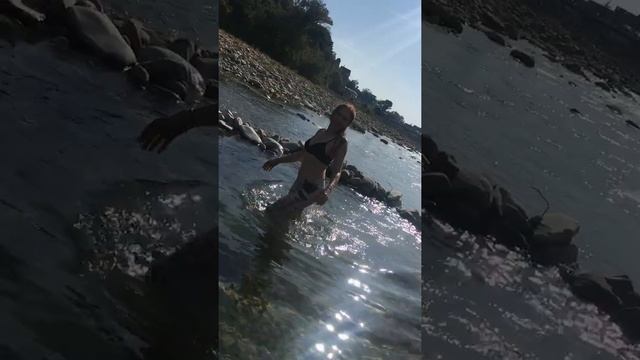 Первый раз на море купаюсь не в море! Лазаревское, 5 октября. Горная речка смотреть онлайн
