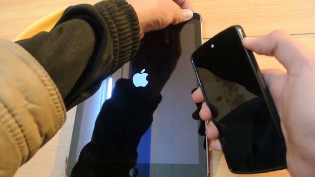 iPad Air iOS 7.0.4 Jailbroken vs Nexus 5 Android 4.4.2 - Which is Faster? смотреть онлайн