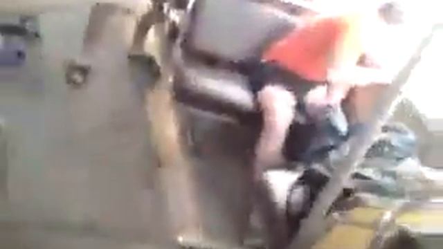 Выпал из автобуса в Самаре смотреть онлайн