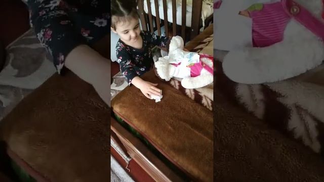 как менять памперсы смотреть онлайн