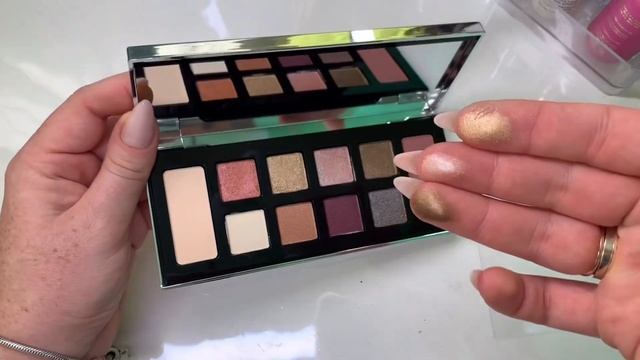 Bobbi Brown | Molten Drama | честный обзор | свотчи | 2 макияжа смотреть онлайн