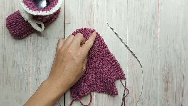 Детские носочки (пинетки) на двух спицах без шва по подошве!! смотреть онлайн