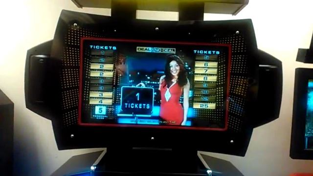 Deal or No Deal Arcade Game @Chuck E. Cheese смотреть онлайн