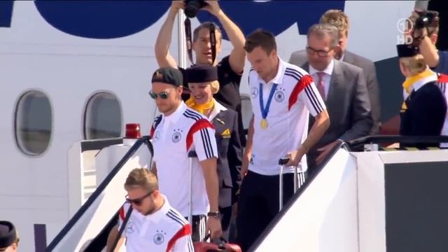 Der Weltmeister kehrt heim HD смотреть онлайн