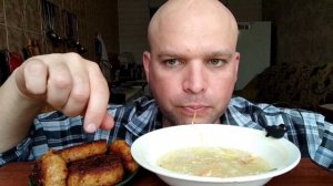 Обжор суп пакетный и рыбные котлеты/Мукбанг обеденный.