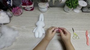 Как сшить примитивного Зайчика- легко и просто, можно даже без швейной машины! Выкройка DIY Bunny.