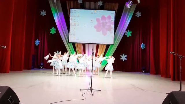 ТАНЕЦ "МЕСЯЦ ДРУЖОК" МБДОУ № 38.г.Новомосковск смотреть онлайн
