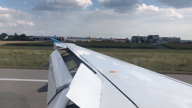 AIRCRAFT LANDING VIDEO and TAXIING | Stuttgart Airport STR (Germany) | Eurowings A319-132 (D-AGWU) смотреть онлайн
