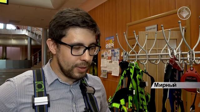 Монтажники-высотники АК "АЛРОСА" используют безопасные страховочные привязи смотреть онлайн